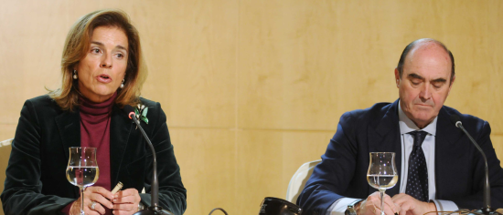 Ana Botella y Antonio de Guindos en la rueda de prensa que dieron para hablar de las medidas contra la contaminación en Madrid