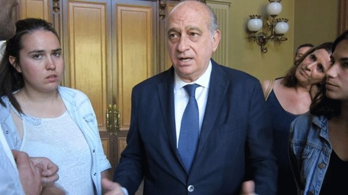 Fernández Díaz: Rajoy tiene 'un plan B' y 'de tirar la toalla, nada'